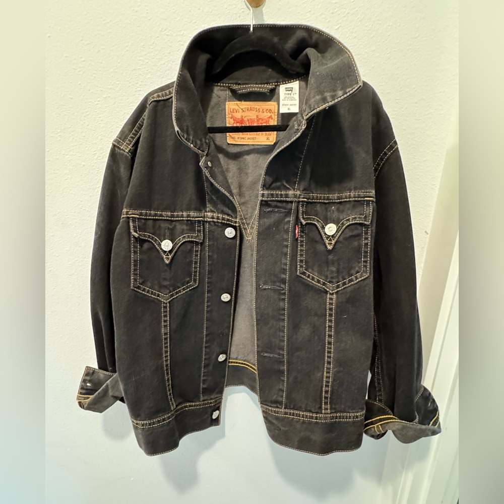 Vintage Levi’s black denim trucker jacket